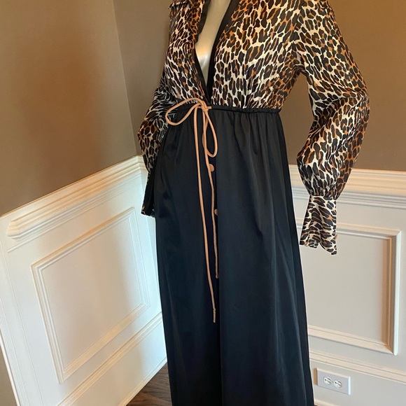 Vintage Vanity Fair Leopard Print and Black gown & robe set size S - Picture 3 of 13